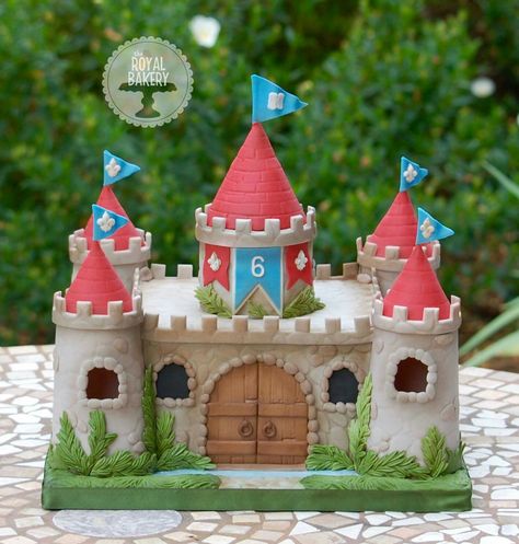 Castle Cake Ideas, Castle Birthday Cakes, Knight Birthday Party, Cake Paris, Princess Castle Cake, Castle Party, Single Layer Cakes, Medieval Party, Fantasy Cake