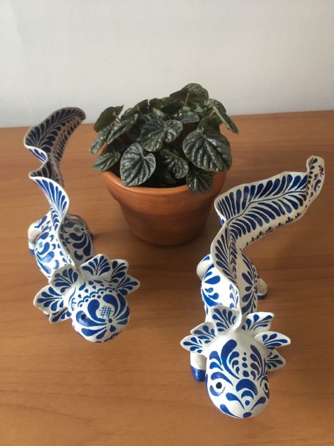 Mexican Sculpture Art, Mexican Ceramic Art, Mexico Ceramics, Talavera Butterfly, Mexican Sculpture, Mexican Graphic Design, Talavera Art, Mexican Folk Art Decor, Mexican Ceramics