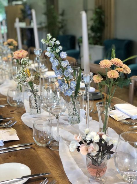 Small Vases Centerpiece Wedding Long Table, Small Vases Wedding Table, Garden Party Wedding Table Decor, Bud Vase Wedding Centerpiece, Candles And Bud Vases, Bud Vases Wedding Centerpiece, Bud Vase Tablescape, Small Vase Centerpiece, Table Runner Centerpiece