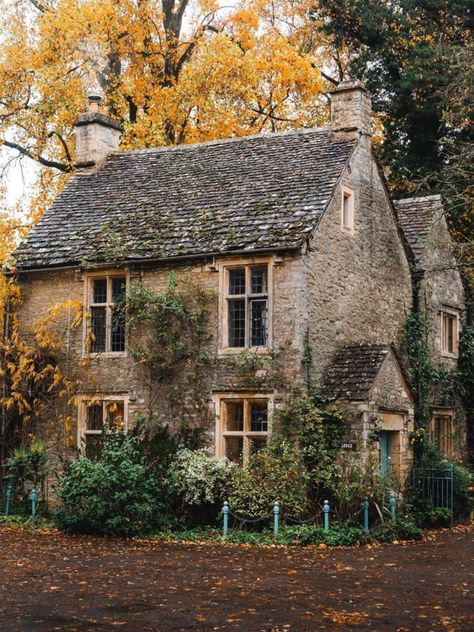 English Farmhouse, English Country Cottage, Cottage Aesthetic, Ivy House, Cottage Exterior, Dream Cottage, Old Cottage, Countryside House, Stone Cottage