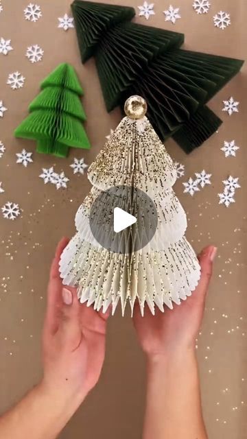 Honeycomb Christmas Tree, Diy Paper Christmas Tree, Easter Greetings Messages, Christmas Tree Template, Paper Flower Art, Front Porch Christmas Decor Ideas, Porch Christmas Decor Ideas, Porch Christmas Decor, Front Porch Christmas