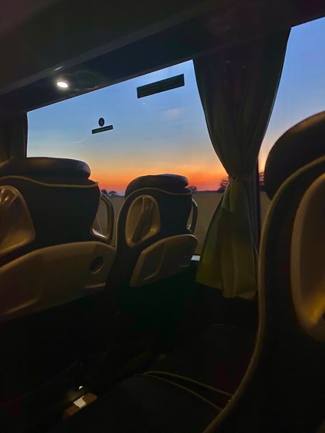 Aesthetic bus🌞, good vibes Friends On Bus Aesthetic, Bus Field Trip Aesthetic, School Field Trip Bus Aesthetic, Aesthetic School Trip Photos, Travelling Bus Aesthetic, Bus Traveling Aesthetic, Bus Tour Aesthetic, Traveling By Bus Aesthetic, School Bus Travel Aesthetic