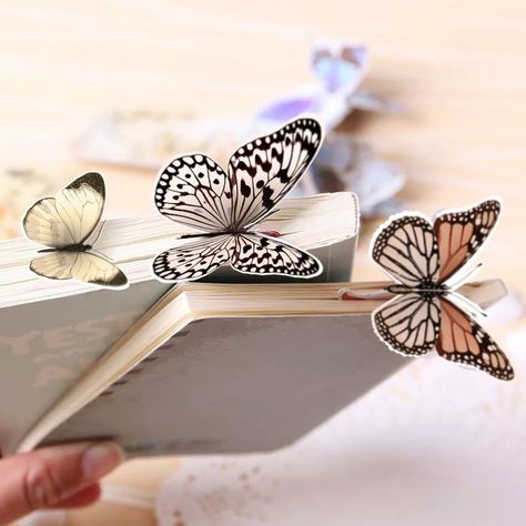 A perfect last minute printable gift for any booklovers ! 3d Bookmarks, Butterfly Symbolism, Printable Butterfly, Handmade Bookmarks Diy, Cottagecore Gifts, Butterfly 3d, Free Crochet Doily Patterns, Digital Signature, Butterfly Printable