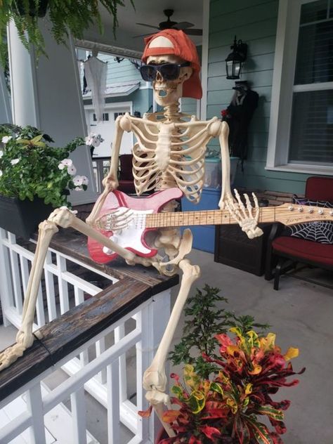 Skeletons Front Lawn, Plastic Skeleton Dressed Up, Halloween Skeleton Display, Skeleton Theme Halloween Decor, Skeleton Front Yard Decor, Skeleton Display Ideas, Skeleton Ideas For Yard, Poseable Skeleton Ideas, Outdoor Skeleton Display