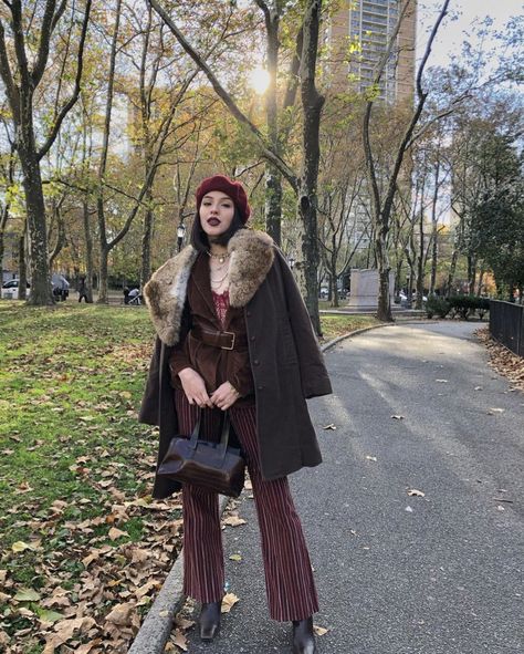 benulus on instagram Fall Outfits California Casual, Dutch Aesthetic Outfits, Nordic Aesthetic Fashion, Fairy Core Outfits Winter, Amber Strickland, Maximalist Winter Outfits, Eclectic Winter Outfit, Italian Winter Outfits, 70s Fall Outfits