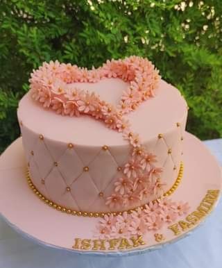 Peach Engagement Ceremony Cake Design Simple Engagement Cake Designs Unique, New Cake Design 2023, Rokafied Cake, Engagement Cake Ideas One Layer, Ring Ceremony Cake Design, Roka Cake Designs, Unique Engagement Cake, Peach Cake Design, Engagement Theme Cake