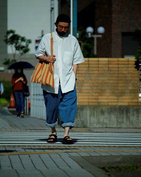 Street Baggy Style, Oversized Button Up Shirt Outfit Men, Style Oversized Button Down, Japan Fashion Street Men, Oversized Shirt Men Outfits, Oversized Shirt Men, Mens Street Style Summer, Oversized Shirt Outfit, Shirt Outfit Men