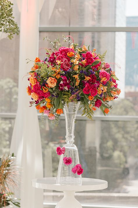 Bright Wedding Centerpieces, Flower Arrangements For Table Wedding, Colorful Wedding Centerpieces, Bright Wedding Colors, Large Floral Arrangements, Elegant Wedding Reception, Wedding Floral Centerpieces, Tall Centerpieces, Rooftop Wedding