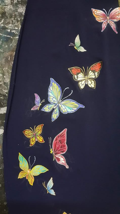 Butterfly Suit Painting Design, Hand Painted Butterfly On Fabric, Butterfly Painting On Fabric, Butterfly Fabric Painting, Fabric Paint Designs Creative, Fabric Painting Designs For Kurtis, Eco Printing Textiles, Fabric Colour Painting, Fabric Paint Shirt