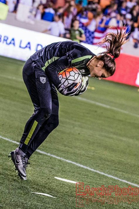 Hope Solo Monday Humour, Alex Greenwood, Us Women's National Soccer Team, Goals 2023, Messi Wallpapers, Soccer Goals, Abby Wambach, Soccer Training Drills, Female Football Player