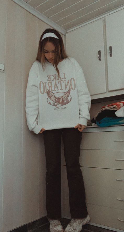 White sweater ‘lake ontario’ - brown flared jeans - white head band - nike shoes White Head Band, Brown Flares, White Head, Lake Ontario, Jeans White, White Sweater, Head Band, Flared Jeans, My New Room