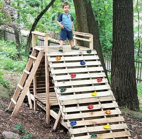 Pallet Playground, Garden Pallet Decorations, Boys Garden, Pallet Kids, Diy Playground, Wooden Pallet Furniture, Pallet Creations, Pallet Decor, Wooden Pallet Projects