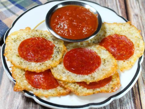 Keto Pizza Chips, Keto Marinara Sauce, Pizza Chips, Keto Pizza, Carb Snacks, Low Carb Pizza, Low Carbs, Gluten Free Cheese, Low Carb Snacks