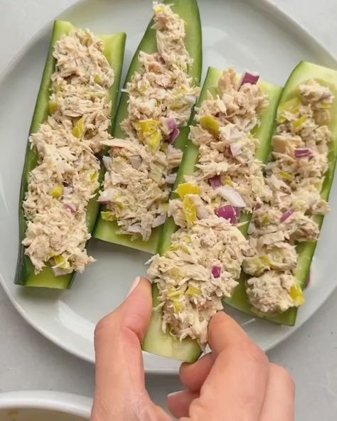 Healthy Food Prep 🌱🍳🥗🍝 | 1️⃣ or 2️⃣? Which #recipe by @feelgoodfoodie would you try?👇 1️⃣ Cucumber boats stuffed with tuna salad is such an easy lunch that’s low… | Instagram Cucumber Boats, Healthy Food Prep, Bariatric Friendly Recipes, Broccoli Stems, Banana Peppers, Salad Rolls, Albacore Tuna, Olive Oil Garlic, Favorite Dips