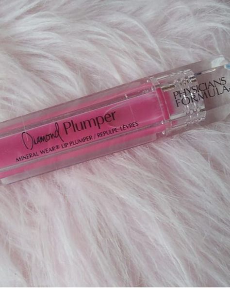 “I really like the packaging on the Mineral Wear Diamond Plumper lip gloss 💋 💎 I have the shade ‘Pink Radiant Cut’- tried it yesterday & wearing it again today & I am here for it!!! It has a nice plumping effect, I don't mind that tingling sensation 🥰” - @jasminsosweetbeauty Lip Plumper Lipgloss, Diamond Plumper Lip Gloss, Diamond Lip Plumper, Diamond Lip Gloss, Diamond Plumper, Lip Gloss Plumper, Type Of Makeup, Lip Plumper Gloss, Pink Lipgloss