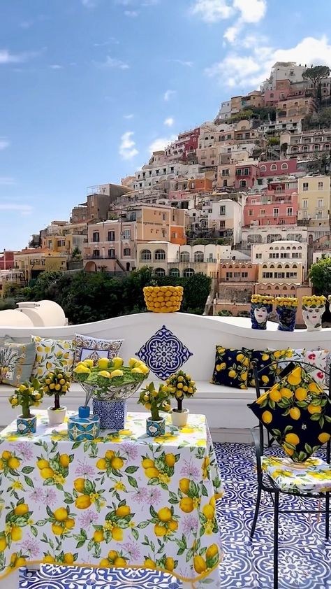 https://www.instagram.com/reel/Ce0rlfsDsEK/?igshid=MDJmNzVkMjY= Capri Instagram Pictures, Sorrento Aesthetic, Capri Italy Aesthetic, Amalfi Aesthetic, Capri Aesthetic, Jana Core, Manifesting 2024, Capri Italia, Italian Summer Aesthetic