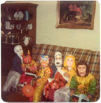 How Halloween used to be: condensation filled masks that you couldn't see out of and plastic outfits that smelled like new shower curtains. Nineties Nostalgia, 80s Halloween Costumes, Classic Things, 80s Stuff, Chicago Pictures, Buck Rogers, Vintage Halloween Costume, Hallowen Costume, Vintage Memory