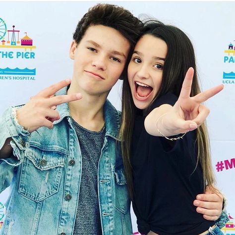 Annie LeBlanc and Hayden Summerall. But I don't ship Hannie Hayden And Annie, Annie Leblanc Outfits, Julianna Grace Leblanc, Hayden Summerall, Julianna Leblanc, Annie Grace, Hayley Leblanc, Annie And Hayden, Annie Lablanc