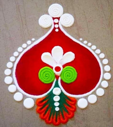 Small Diwali Rangoli, Sita Navami, Diwali Flower Rangoli, Cute Rangoli, Latest Rangoli Designs, Border Kolam, Rangoli Beautiful, Colourful Rangoli, Quilling Comb