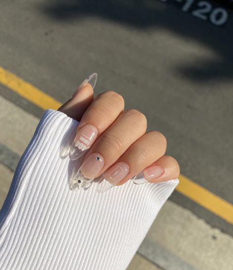 Karina Nails Aespa, Aespa Nails, Karina Bubble Update, Karina Bubble, Clear Acrylic Nails, Nude Nail Polish, Manicure Inspiration, Aesthetic Nails, Simple Gel Nails