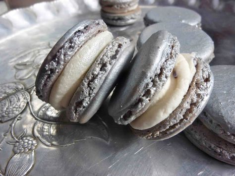 Lavender Macarons Macaroon Wedding Favors, Silver Macarons, Macaroon Wedding, Lavender Buttercream, Lavender Macarons, Macaron Filling, Favour Ideas, Richmond Wedding, French Macaroons