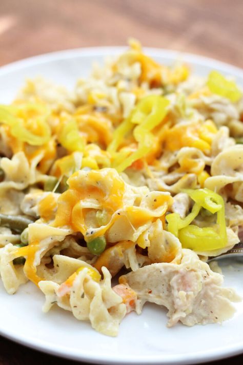 Mississippi Casserole--tender bites of chicken tossed in a creamy sauce with egg noodles, pepperoncinis and ranch seasoning. All made in one pot, your Instant Pot. Cheap Filling Meals, Family Friendly Casseroles, Chicken And Egg Noodles, Whole30 Instant Pot, Chicken Instant Pot Recipes, Power Pressure Cooker Xl, Filling Meals, Mississippi Chicken, Hemming Jeans