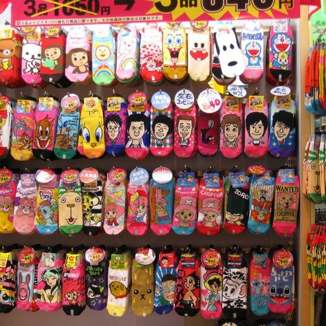 Must buy in Japan — Top 23 cheap things, famous souvenirs, cool gifts & best things to buy in Japan - Living + Nomads – Travel tips, Guides, News & Information! Kawaii Things To Buy, Things To Buy In Japan, Matcha Kit Kat, Japan Living, Japan Autumn, Best Things To Buy, Japan Holidays, Japan Gifts, Japanese Travel