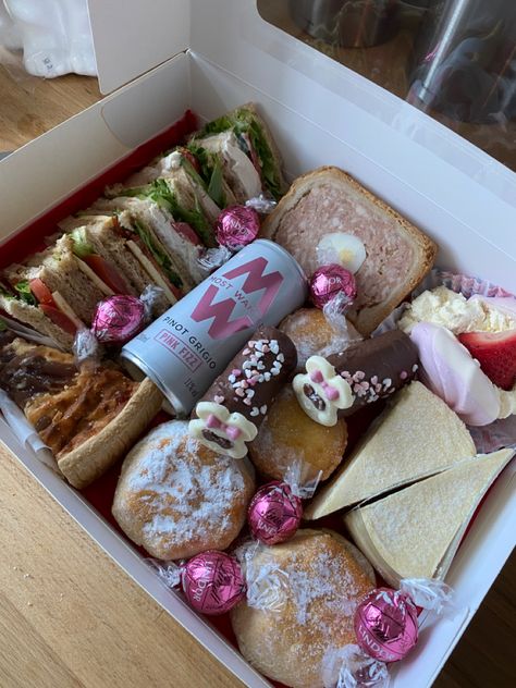 Afternoon tea takeaway box - Mother’s Day Tea Party Box Ideas, Afternoon Tea Boxes Ideas, Cream Tea Box Ideas, Takeaway Afternoon Tea, High Tea Box Ideas, Afternoon Tea Board, Baking Boxes Gift Packaging Ideas, Afternoon Tea Boxes, Afternoon Tea In A Box Ideas