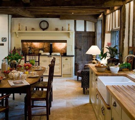 Modern Country Style: Top Ten Agas In STUNNING Kitchens Model Dapur, English Country Decor, Country Cottage Decor, Casa Country, Cottage Kitchens, Casa Vintage, Kitchen And Dining Room, Cottage Interiors, English Country House