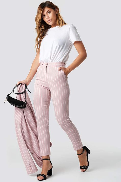 Pale Pink Pants, Stripped Outfit, Pink Pants Outfit, Outfit Elegante, Sparkly Party Dress, Dressy Style, Striped Suit, Pink Suit, Summer Work