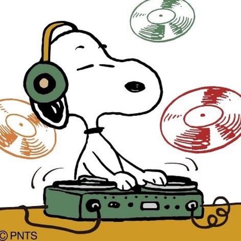 Snoopy Listening To Music, Snoopy Music, Wallpaper Snoopy, Snoopy Wallpaper, Snoopy Pictures, Unrequited Love, Snoopy Love, Listening To Music, Turntable