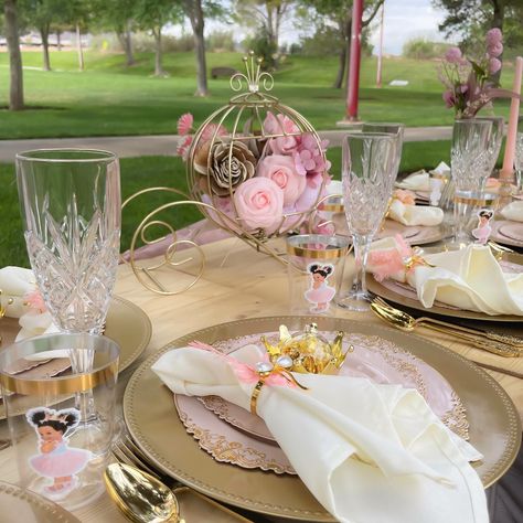 Royal Baby Showers Girl, Baby Shower Setup Ideas, Once Upon A Time Baby Shower Theme, Princess Theme Baby Shower Ideas, Fairytale Baby Shower Theme, Disney Princess Baby Shower Ideas, Princess Themed Food, Princess Baby Shower Theme, Baby Shower Tablescapes