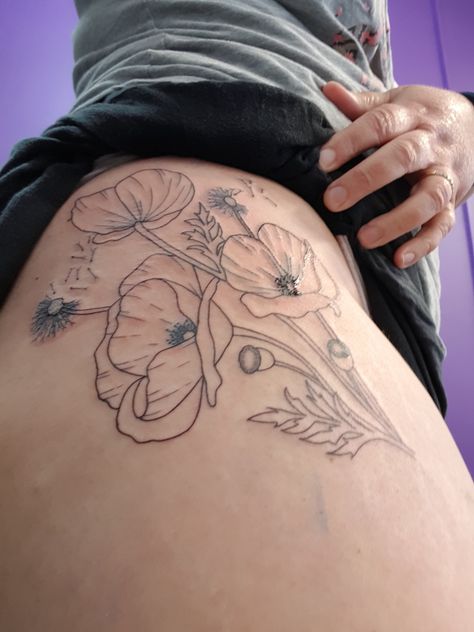 Poppy Hip Tattoos Women, Poppy Hip Tattoo, Poppy Flower Tattoo, Poppy Tattoo, Flower Thigh Tattoos, Poppies Tattoo, Hip Tattoos Women, Knee Tattoo, Mountain Tattoo