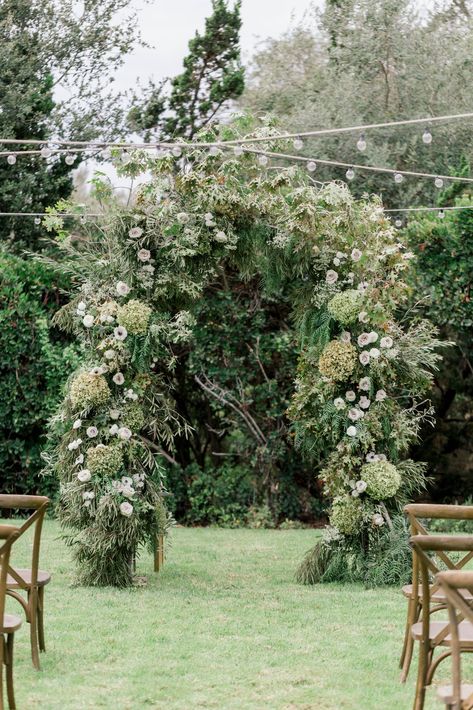 Natural Wedding Arch, Tiny Wedding Ceremony, Triangular Arch, Greenery Wedding Arch, Branch Arch Wedding, Colombia Wedding, Ceremony Arbor, Romantic Wedding Colors, Wedding Archway