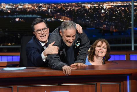 Carol Burnett, Jon Stewart, Stephen Colbert, Golden Globe Award, Good Cause, Entertainment News, Talk Show, Hollywood, United States