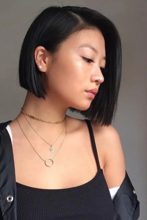 Bob Shorter In The Back, Sharp Bob Hairstyles, Shoulder Skimming Hairstyles, Bob Cut Hairstyles Short, Bob For Round Face Double Chin, Undone Bob, One Length Bob, Asian Bob, Modern Short Hairstyles