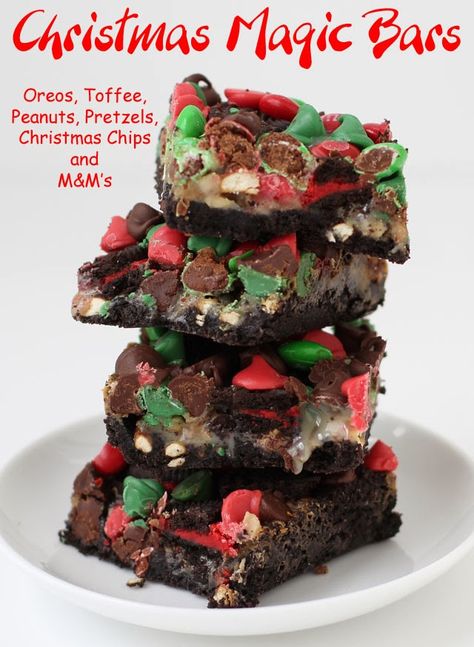 Christmas Magic Bars: 6 ingredients, 1 colourful festive snack! Click on the image for easy step by step instruction. Reindeer Magic Bars, Christmas Magic Bars, Christmas Dessert Bars, Magic Bars Recipe, Dinner Recipes Ideas, Holiday Dinner Recipes, Bark Recipes, Christmas Brownies, Magic Bars