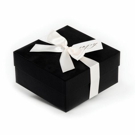 Know someone in need of a spa day but they’re not a fan of the pinks and pastels that so often accompany spa gifts? Well, you’ve come to the right place! Our signature ‘Mod Spa’ gift box has all the relaxation items one could dream of except in black and white tones for a sleek and sophisticated self-care experience! Gifting Business, Calligraphy Gift Tags, Client Appreciation Gifts, Happy Holidays Wishes, Lavender Eye Pillows, Black Basket, Lavender Gifts, Bridal Registry, Bridesmaid Thank You