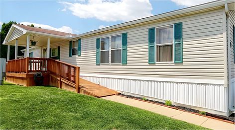 8 Ideas Mobile Home Porch with Ramps Mobile Home Ramp Ideas, Mobile Home Deck With Ramp, Ramp Porch, Mobile Home Patio Ideas, Front Porch Mobile Home, Mobile Home Patio, Porch With Ramp, Mobile Home Porches, Mobile Home Deck