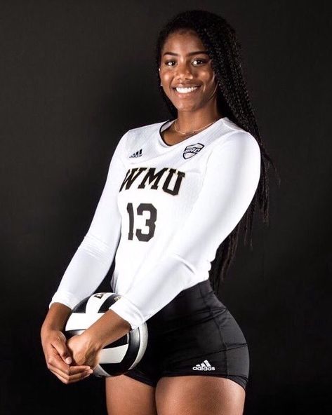 Black Volleyball Players, Volleyball Senior Pictures, Volleyball Poses, Female Volleyball Players, Women's Volleyball, Volleyball Pictures, Volleyball Player, Volleyball Outfits, Women Volleyball