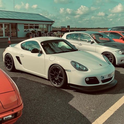 Porsche Suv Aesthetic, White Porsche Aesthetic, Grey Porsche Aesthetic, White Convertible Porsche, Porsche Cayman 981, Audi Tt 225, Cayman 987, Porsche 987, Porsche Boxter