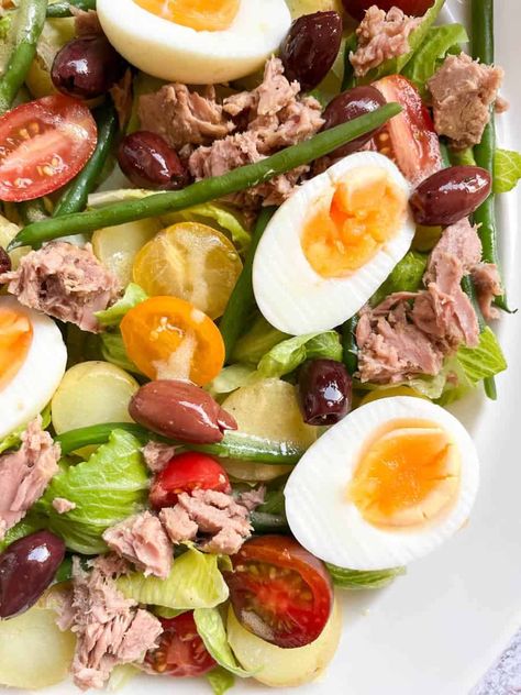 Tuna Nicoise Salad Recipe, Salmon Nicoise Salad, Salad Nicoise, Tuna Salad Recipe Healthy, Nicoise Salad Recipe, Tuna Nicoise Salad, Fresh Tuna, Tuna Salad Recipe, Best Seafood Recipes