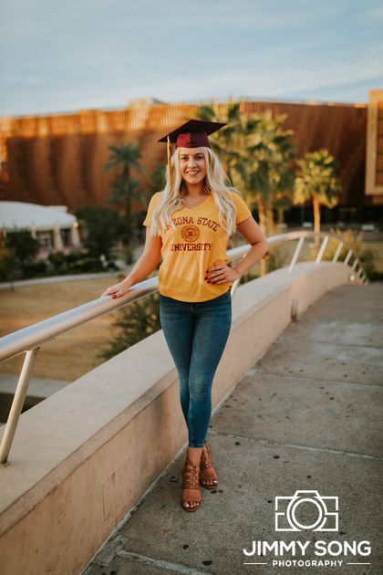 Masters Graduation Pictures, Poses Graduation, Senior Graduation Pictures, College Grad Pictures, College Grad Photos, Nursing Graduation Pictures, Masters Graduation, College Pictures, College Graduation Pictures Poses