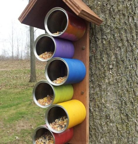 DIY bird feeders are beautiful garden decorations and inviting places for providing food to birds in winter and early spring Diy Crate, Homemade Bird Feeders, Diy Bird Feeder, Recycled Garden, Crate Furniture, Diy Birds, Bird Houses Diy, School Garden, Outdoor Diy