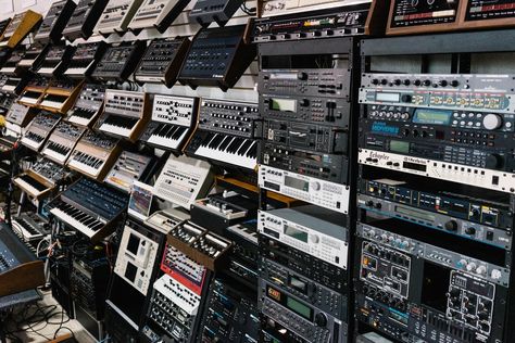 Enter Synthesizer Heaven at Three Wave Music | Red Bull Music Academy Daily Modular Synthesizers, Keyboard Instrument, Electronic Music Instruments, Synthesizer Music, Music Production Equipment, Setup Inspiration, Music Academy, Electronics Workshop, Recording Studio Design