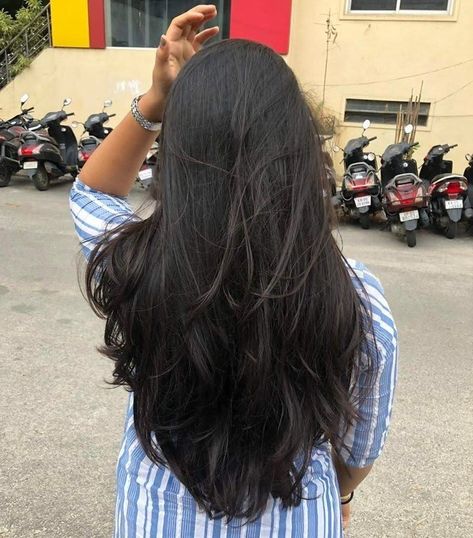 Long V Haircut, Indian Hair Cuts, Haircuts For Long Hair With Layers, Long Length Hair, Long Indian Hair, Brown Hair Inspo, Hair Inspiration Long, Long Silky Hair, Hairstyles For Layered Hair