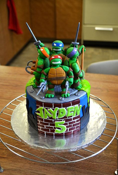 Teenage Mutant Ninja Turtles Birthday Cake! Ninja Turtle Birthday Cake, Turtle Birthday Cake, Teenage Mutant Ninja Turtle Cake, Turtles Cake, Ninja Cake, Tmnt Cake, Ninja Turtles Birthday, Red Birthday Cakes, Turtle Birthday Parties