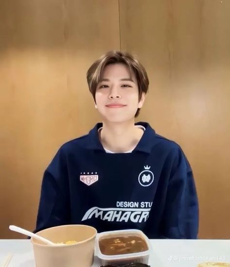 I Love You Puppy, Youtube Live, Pretty Smile, Skz In Cute, Losing A Child, Stray Kids Seungmin, Homeless Children, Kids Icon, Crazy Kids