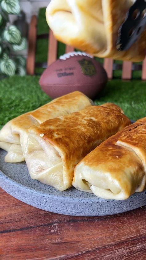 Chimichanga Recipe, Sweet Or Salty, Healthy Pregnancy Food, Tacos Burritos, Pregnancy Food, Jalapeno Poppers, Fun Foods, Breakfast Burritos, Self Love Affirmations