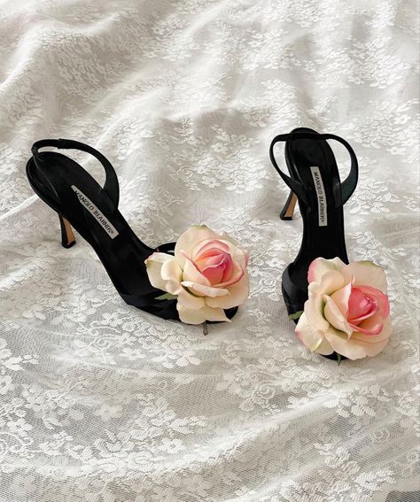 Pretty Heels, Heels Aesthetic, Dr Shoes, Shoes Heels Classy, Manolo Blahnik Heels, Vintage Heels, Heels Classy, Fancy Shoes, Shoe Inspo